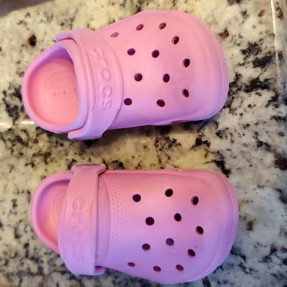 Toddler Size 6 pink croslcs